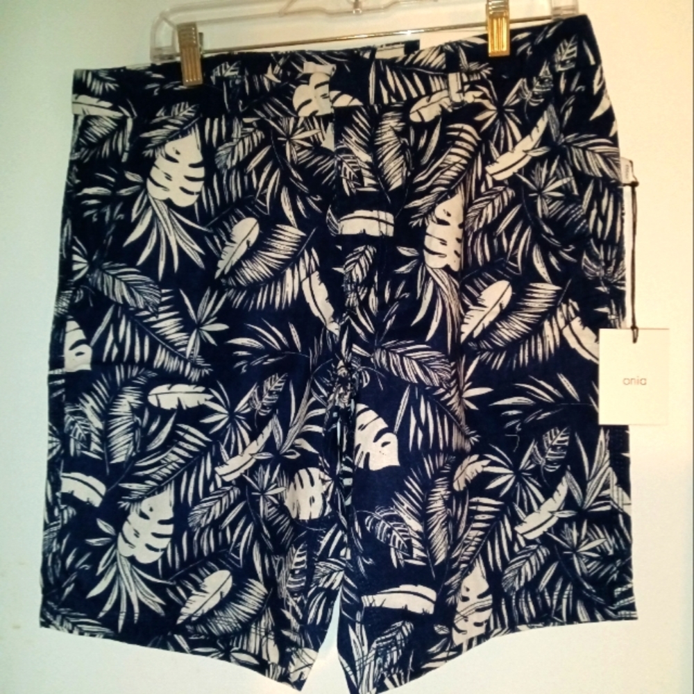 Men's Onia Shorts 32 NWT. Blue/ white